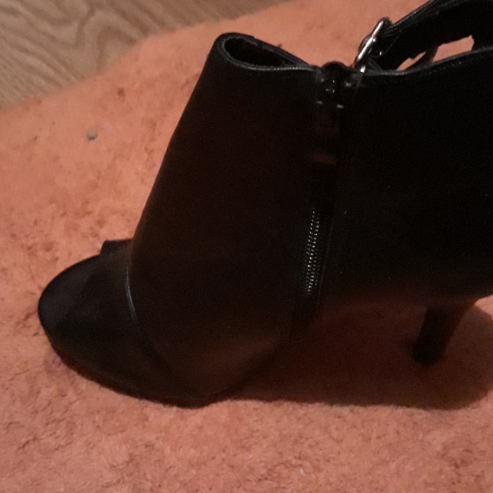 Shoes - Picture 2 of 3